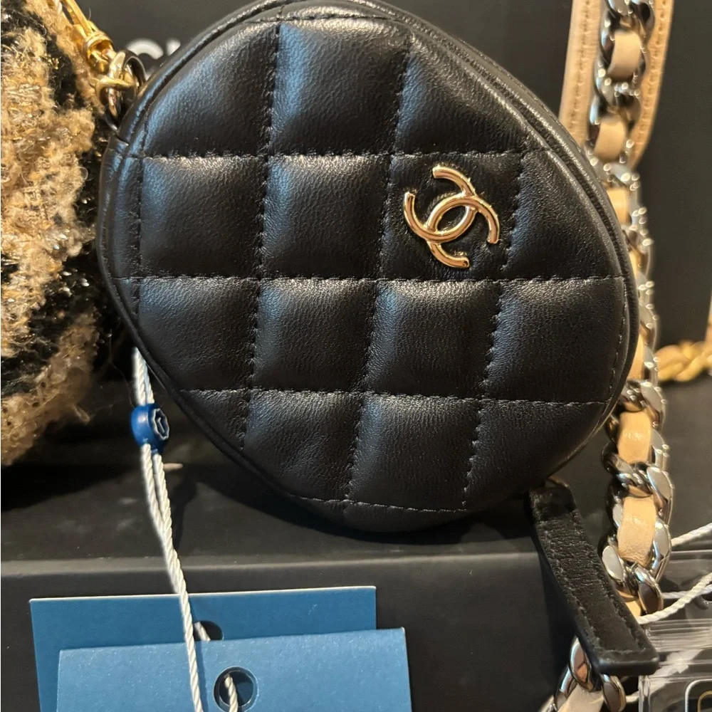 CHANEL 19 Collection Houndstooth Tweed Lambskin Round Crossbody W/ Coinpurse - Picture 3 of 16
